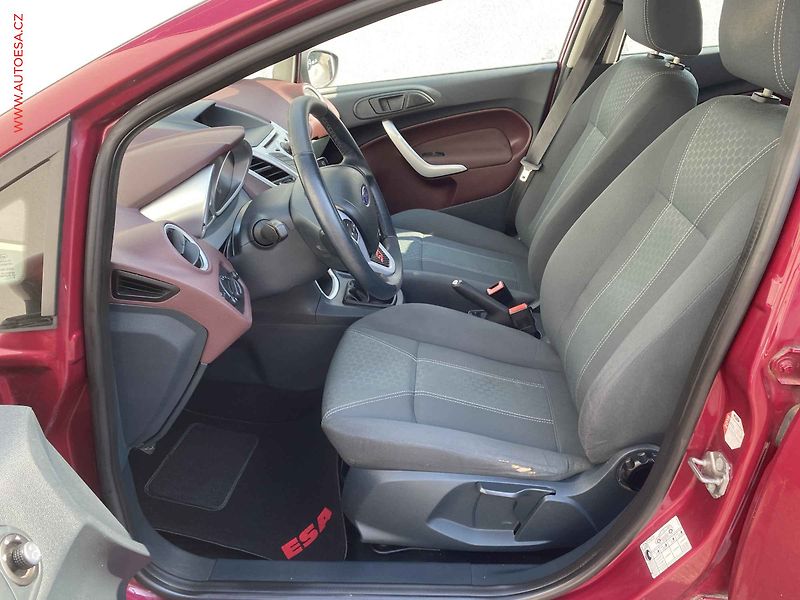 Ford Fiesta (2009) 1.4i, AC, park.asist - fotka 9 z 16