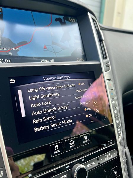 Infiniti Q50 (2014) REPREZENTATIVNÍ SEDAN TOP VÝBA - fotka 20 z 29