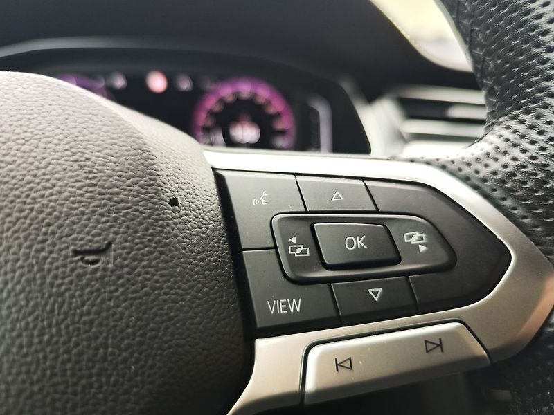 Volkswagen Passat 2.0 TDI/140kW R-Line DSG - fotka 28 z 37