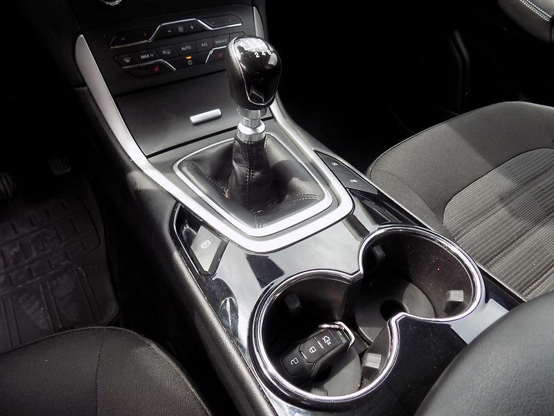 Ford Galaxy 2,0 TDCI 132 KW NAVI 7 MÍST - fotka 38 z 50