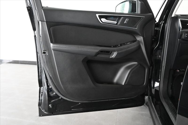 Ford S-MAX 2,0 EcoBlue 110 kW AT8 Titaniu - fotka 24 z 32