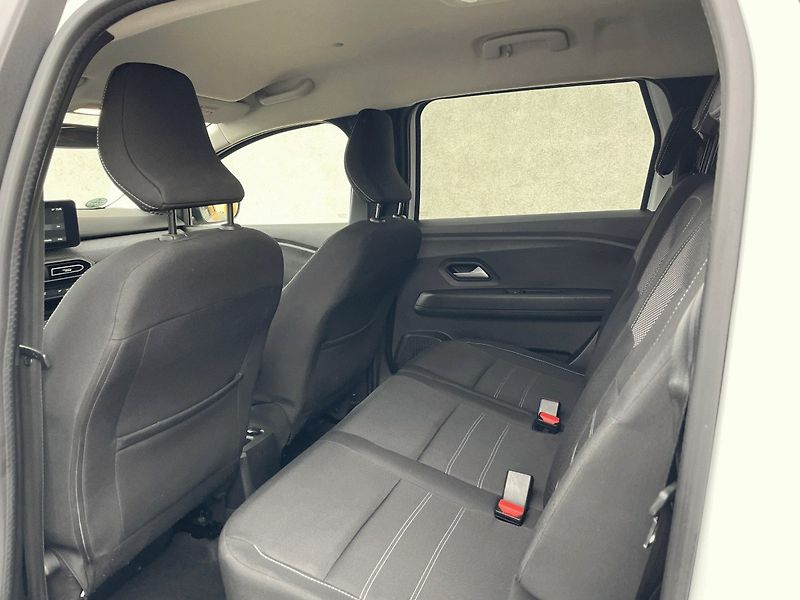 Dacia Jogger (2023) Expression 1,0TCe 100k 7míst - fotka 15 z 18