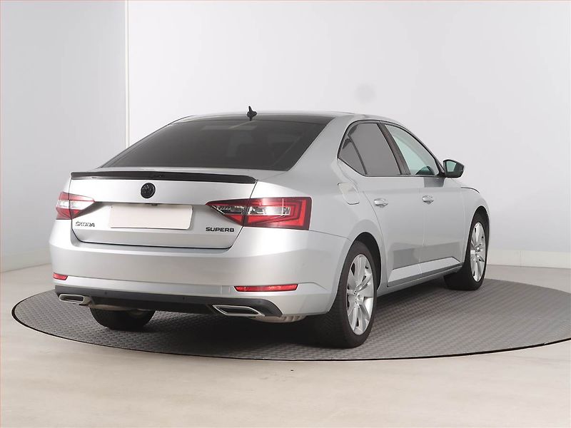 Škoda Superb (2016) 2.0 TSI, Automat, Navi - fotka 5 z 20