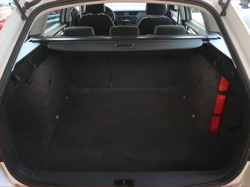Škoda Octavia (2013) 1.6 TDI, Serv.kniha - fotka 13 z 14