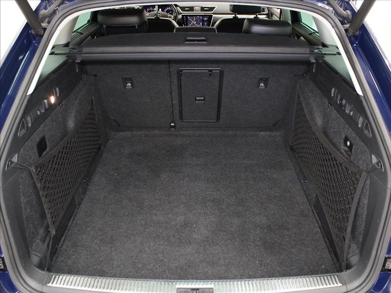 Škoda Superb 2,0 TDi 140kW 4x4 Style Plus - fotka 28 z 31