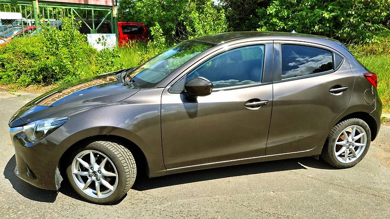 Mazda 2 1.5 benzin 66 kw max. výbava - fotka 4 z 30