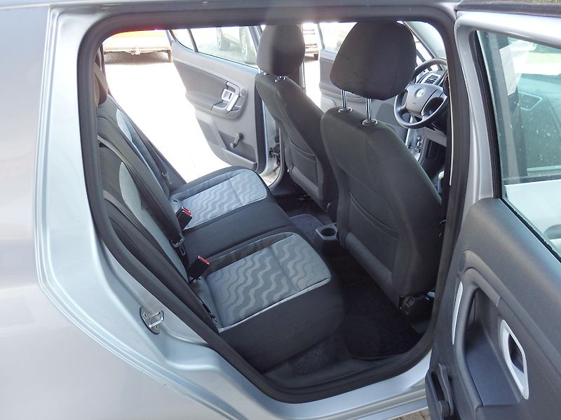 Škoda Fabia 1.4 16V KLIMA, 8x AIRBAG - fotka 9 z 13