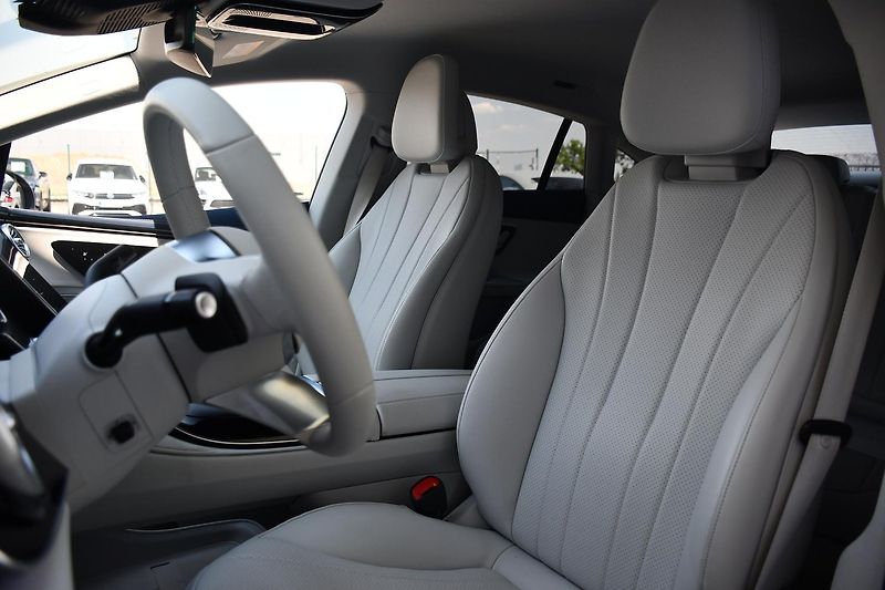 Mercedes-Benz EQE 350 4MATIC 4L-ZÁRUKA  - fotka 11 z 58