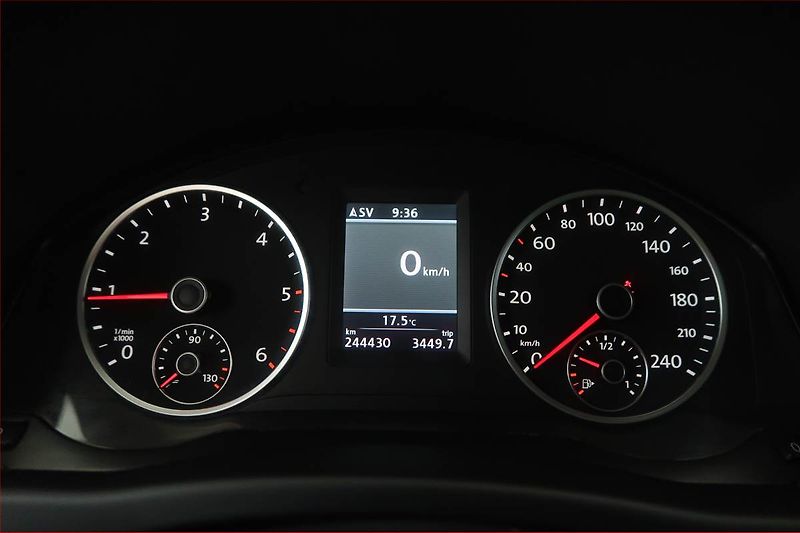 Volkswagen Tiguan (2012) R-Line 2.0 TDI, 4X4 - fotka 11 z 17