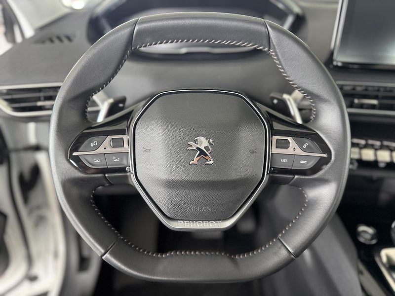 Peugeot 5008 1,2PT AUT*96kW*REZERVACE! - fotka 24 z 35