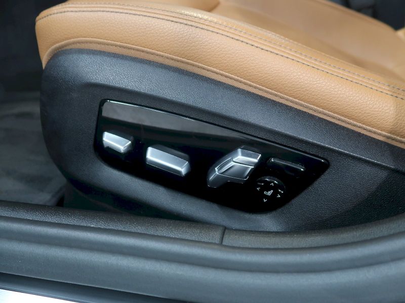 BMW Řada 5 (2018) LUXURY LINE 540d xDRIVE TAŽNÉ - fotka 14 z 38