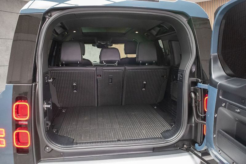 Land Rover Defender 110 D300 SE *ZÁRUKA*TAŽNÉ*ČR* - fotka 42 z 55