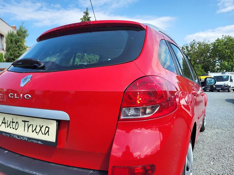 Renault Clio GRANDTOUR 1.2 i 16V ČR 1.majit - fotka 37 z 40