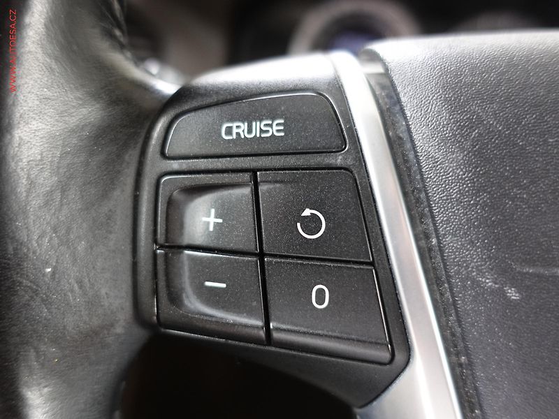Volvo XC60 (2010) 2.4D 4x4, ČR, Xenon, park - fotka 16 z 20