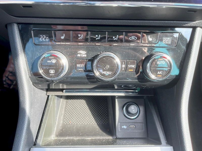 Škoda Superb (2024) COMBI STYLE PLUS 2.0 TDI 110 k - fotka 15 z 41