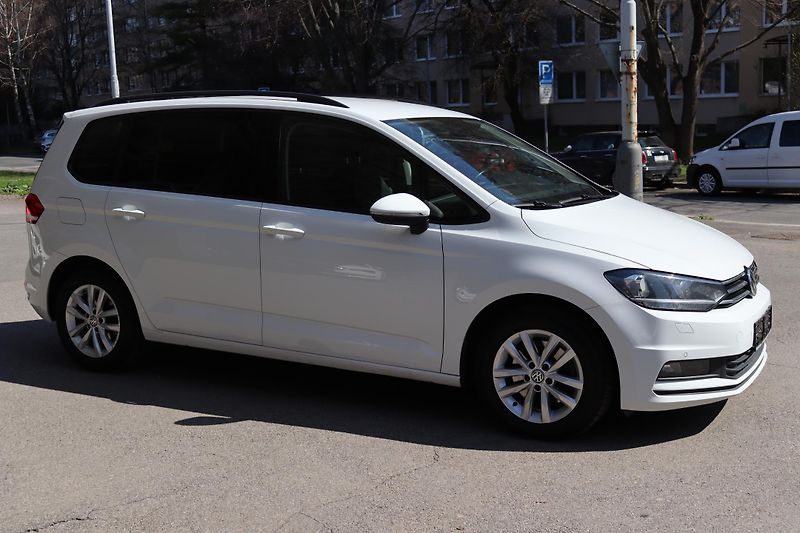 Volkswagen Touran 2.0TDI DSG 110kW - fotka 8 z 50