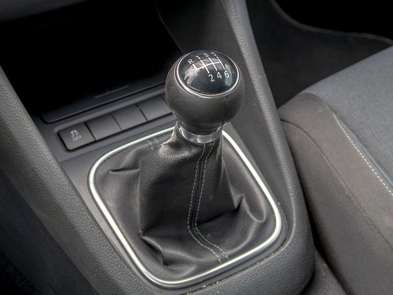 Volkswagen Golf (2012) 2.0TDI 103KW - 2x KOLA - fotka 26 z 49