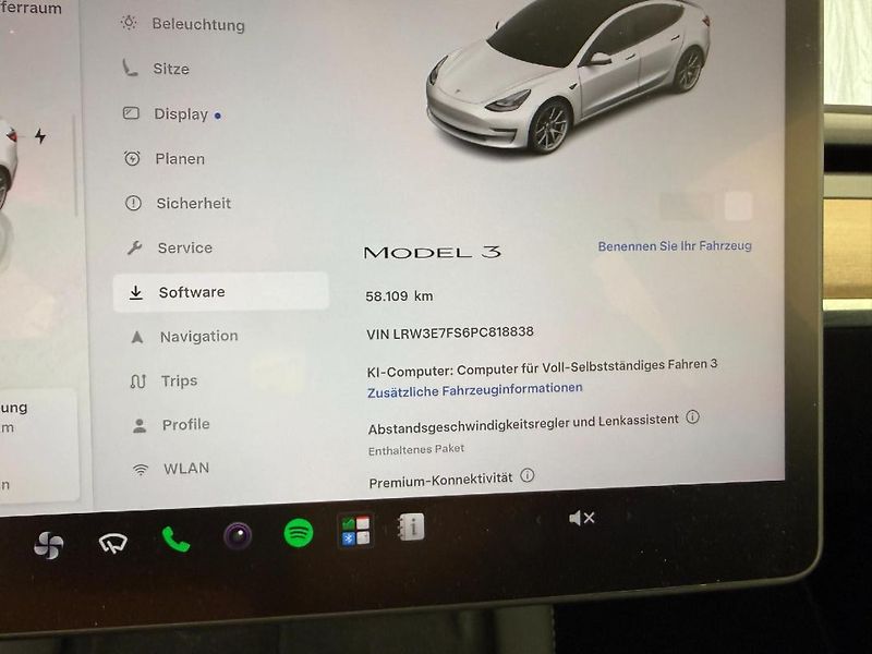 Tesla Model 3 STANDART RANGE 208w SOH 96,0% - fotka 10 z 10