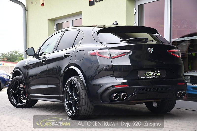 Alfa Romeo Stelvio 2.9V6 Bi-T SPARCO+AKRAPOVIČ - fotka 3 z 54