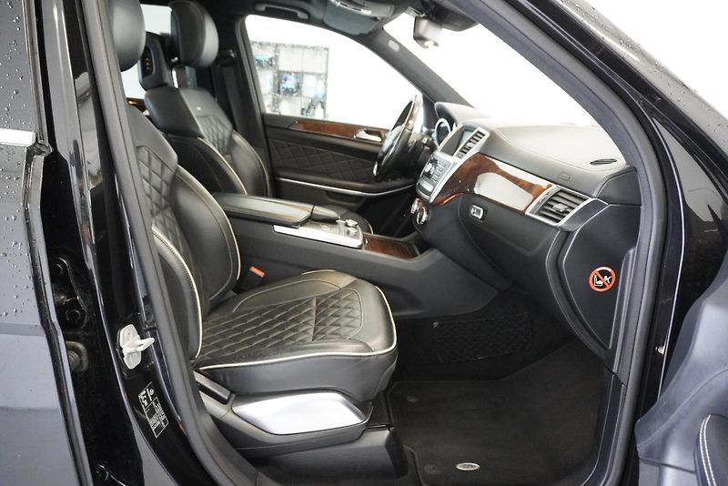 Mercedes-Benz GL (2014) GL500 4,7I V8 4MATIC AUT. - fotka 31 z 33