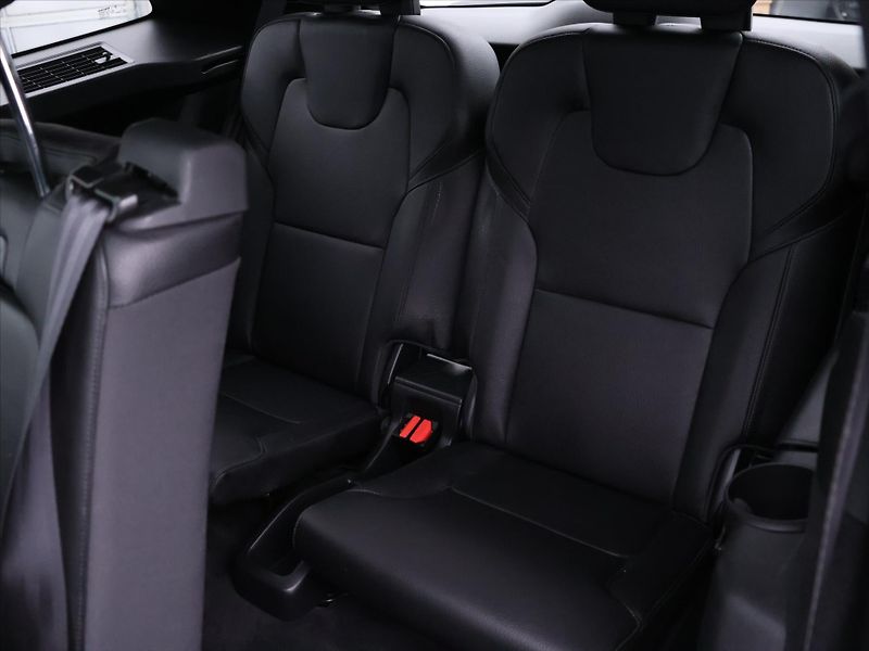 Volvo XC90 2,0 173 kW AWD Momentum DPH 7m - fotka 17 z 39