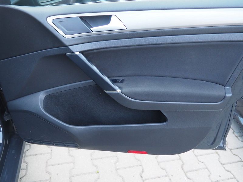 Volkswagen Golf Variant (2014) 2.0 TDI, 110 kW, Navi - fotka 21 z 43