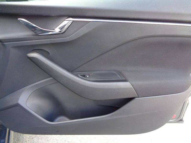 Škoda Kamiq 1.0 TSI Ambition 70 kW M5F - fotka 28 z 28