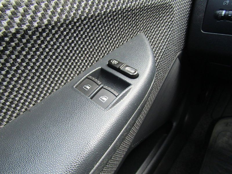 Škoda Fabia (2008) 1.2 47kW BEZ KOROZE - fotka 25 z 32