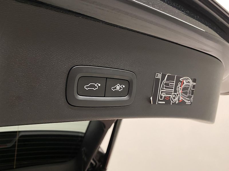 Volvo XC40 T2 MOMENTUM REZERVACE - fotka 30 z 44