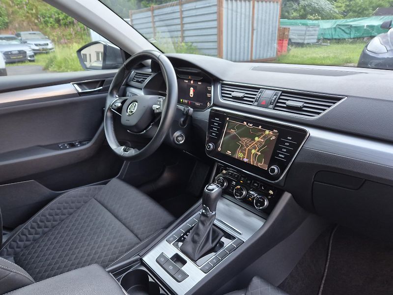 Škoda Superb Combi 2,0TDi DSG 110kw 17ALU - fotka 36 z 44