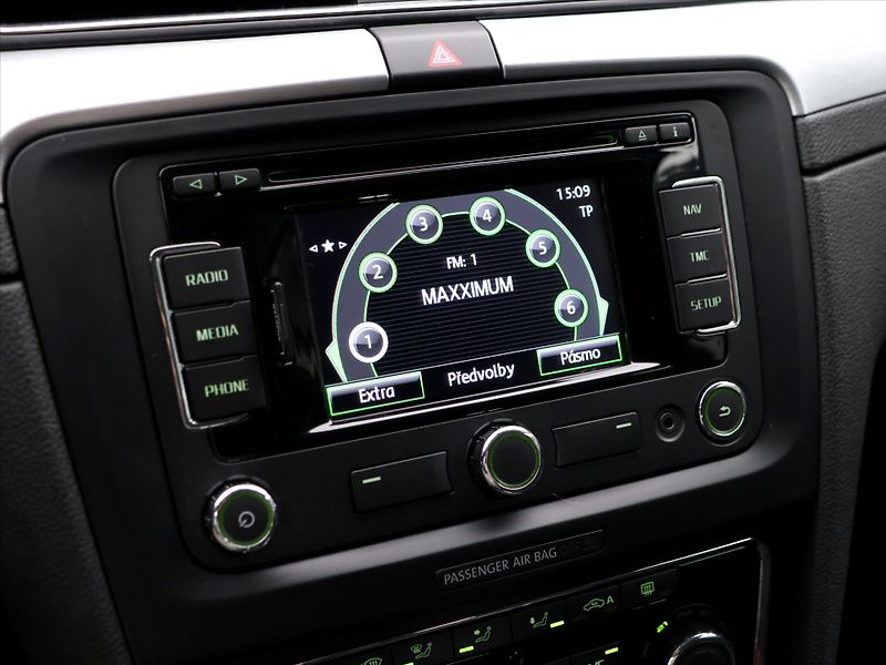 Škoda Superb 2,0 TDI 125kW Ambition DSG - fotka 26 z 39