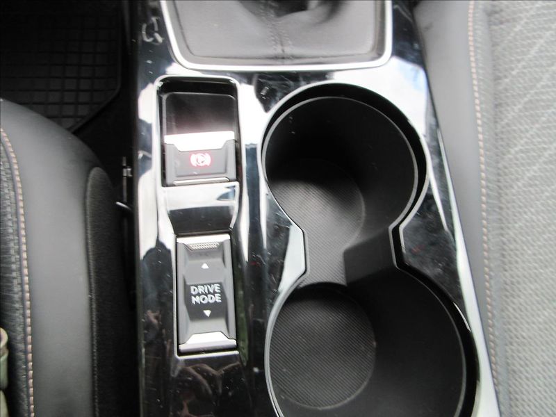 Peugeot 208 1,2 PureTech Allure, LED, Nové - fotka 25 z 29