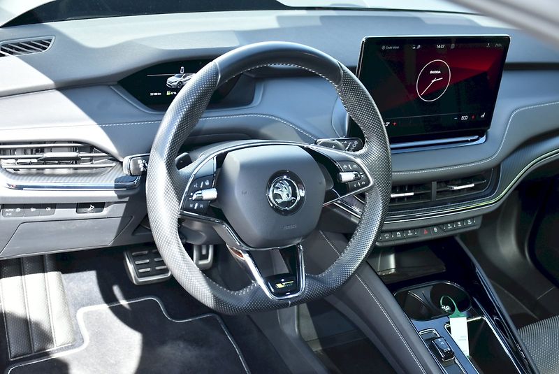 Škoda Enyaq (2023) 80 RS 220kW 4x4 - fotka 15 z 35