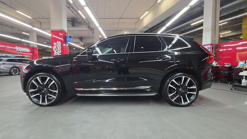 Volvo XC60 (2019) - fotka 4 z 18