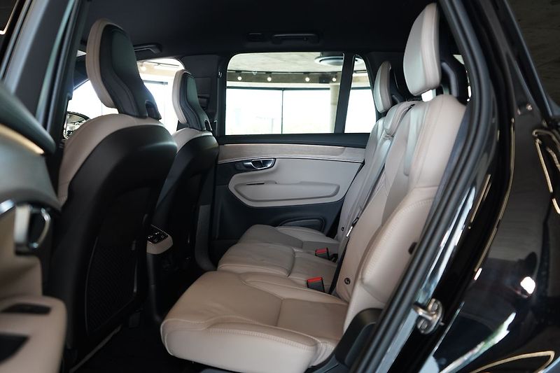 Volvo XC90 T8 PLUS Dark, Ventilace, 360° - fotka 45 z 50