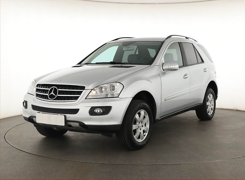 Mercedes-Benz Třídy M (2005) ML 350 , 4X4, Automat, Navi - fotka 2 z 15