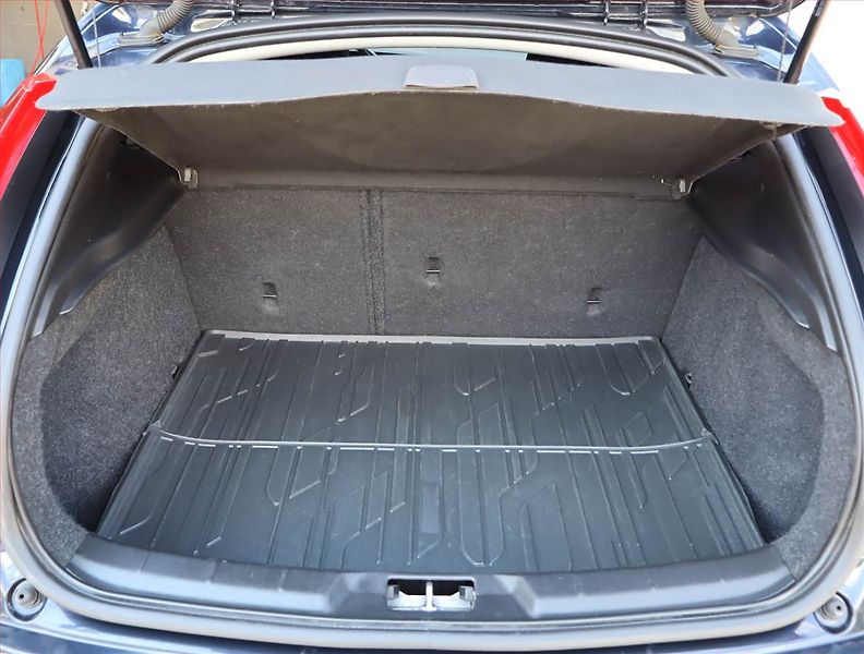 Volvo V40 (2016) 2.0 T2, Navi, Tempomat - fotka 12 z 16