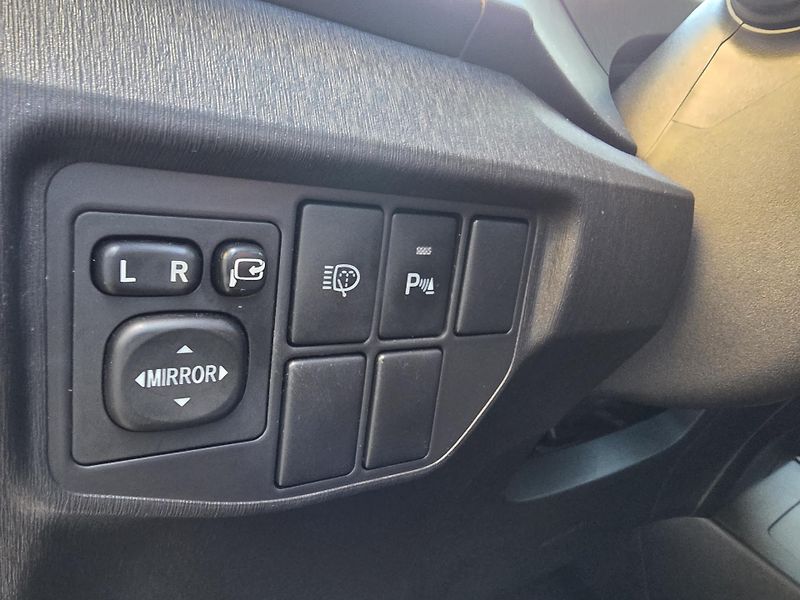 Toyota Prius 1.8-HYBRID-spotř.5l/100km - fotka 16 z 18