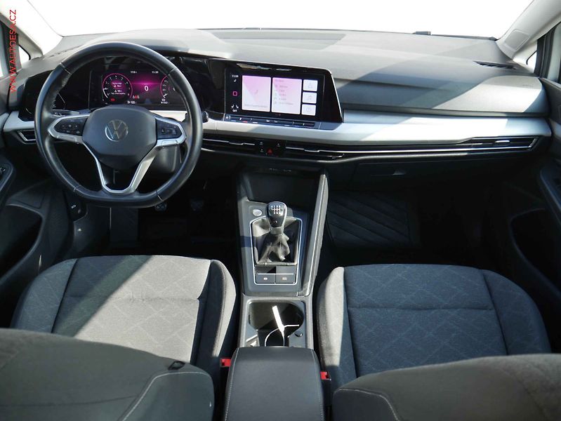 Volkswagen Golf (2023) 1.0TSi, 2.maj,ČR, Life, LED - fotka 8 z 18