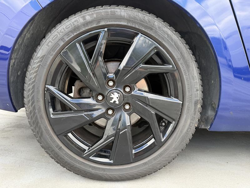 Peugeot 308 (2019) SW GT LINE 1.2 130k EAT8 - fotka 17 z 38