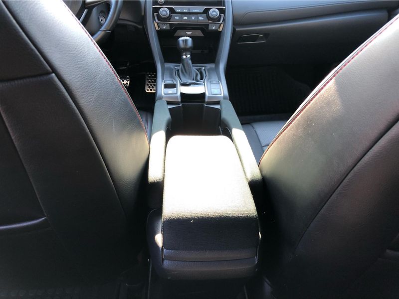 Honda Civic 1.0 VTEC Elegance - fotka 23 z 28