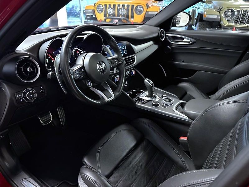 Alfa Romeo Giulia (2022) 2.0T 280k AT8 ZF Q4 4x4 Veloce - fotka 6 z 22