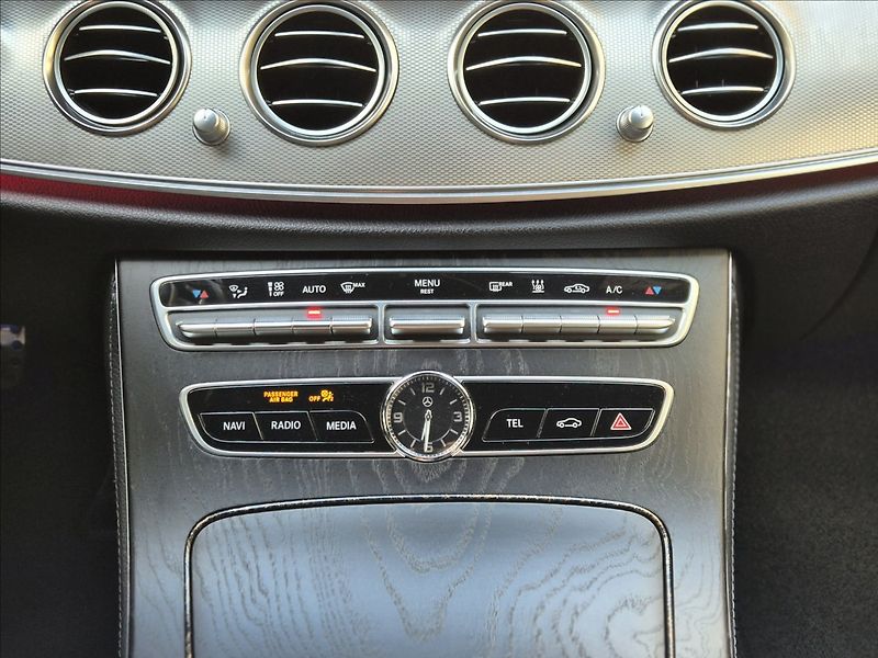 Mercedes-Benz Třídy E 220d*4M*AMG*head-up*webast - fotka 21 z 43