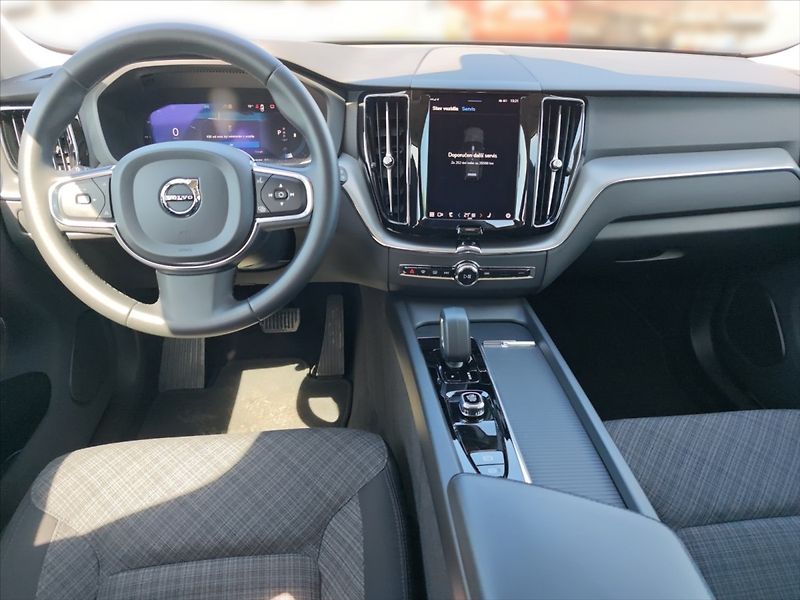 Volvo XC60 2,0 B4 B Core AT - fotka 9 z 11