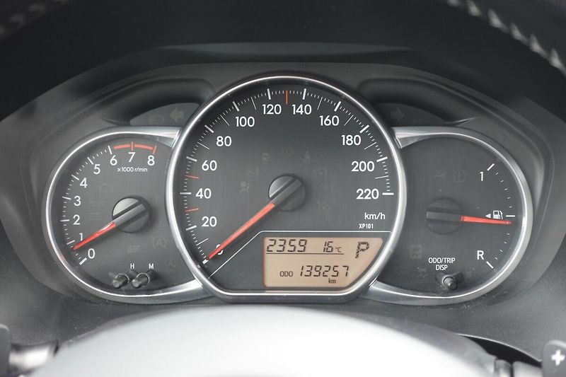 Toyota Yaris 1.33 VVT-i Multidrive S Bi-ton - fotka 23 z 28