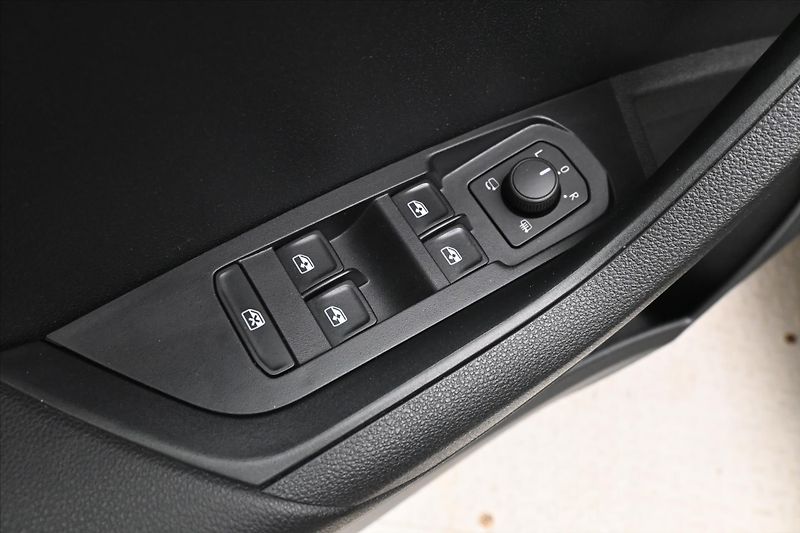 Škoda Karoq 2,0 TDI 85 kW DSG VIRTUAL TAŽN - fotka 24 z 31