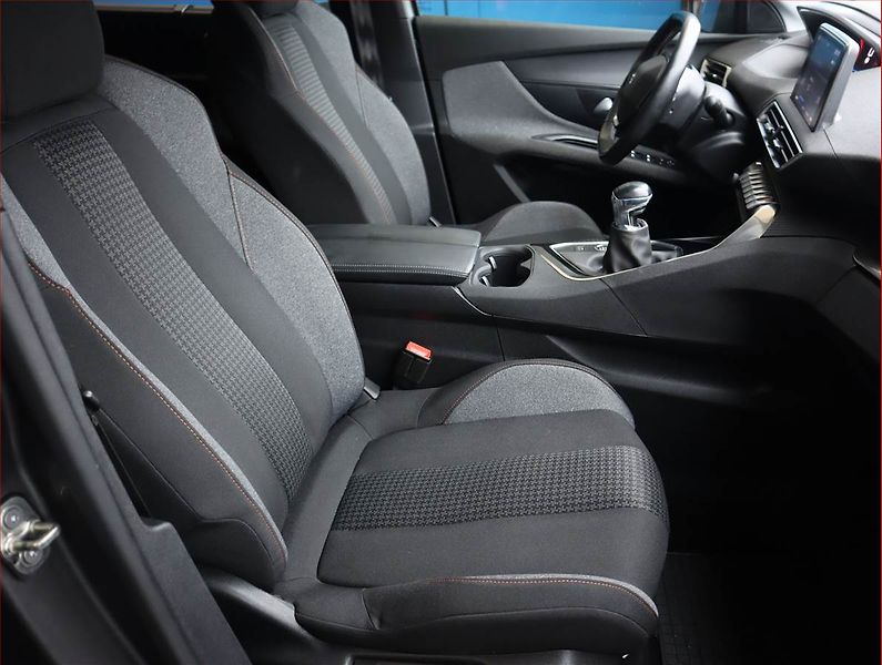 Peugeot 5008 (2021) PureTech 130, 7 míst - fotka 9 z 20