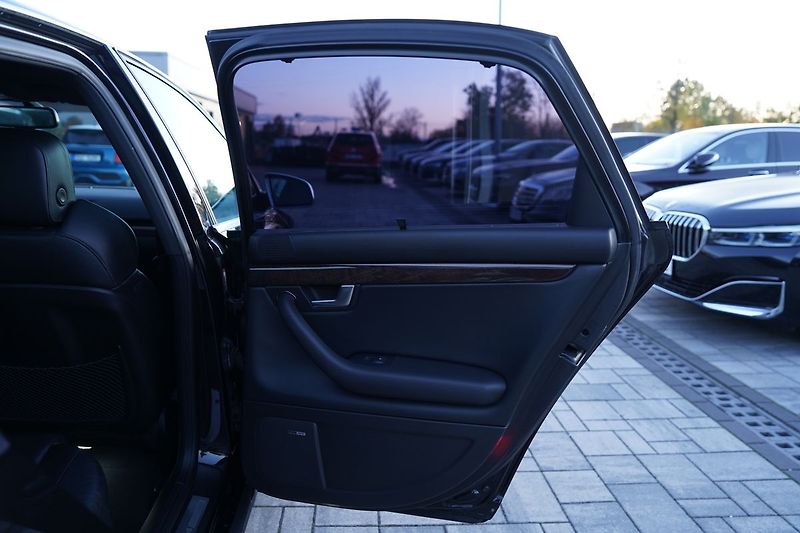 Audi S4 B7 V8 253kW/BOSE/RECARO/MAX VÝ - fotka 26 z 50