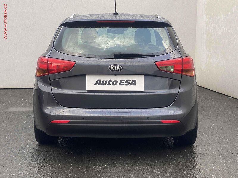 Kia Ceed (2013) 1.6 GDi, Exclusive, navi - fotka 5 z 20