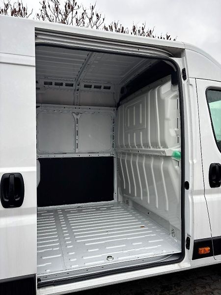 Citroën Jumper Furgon plus 4-35 L4H2 165 S&am - fotka 13 z 17
